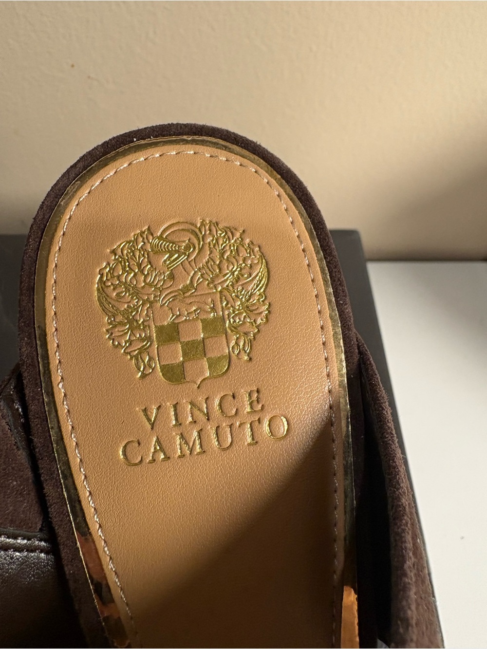 NWT Vince Camuto Cambra Brownie Suede Gold Hardware Heels Sandals 8M with Box - Picture 8 of 12